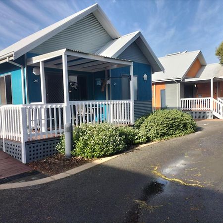 Mandurah Ocean Marina Chalets Екстер'єр фото