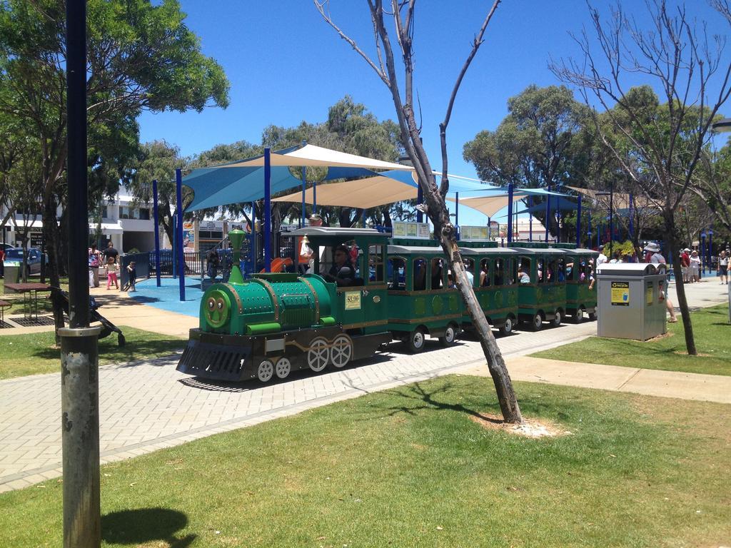 Mandurah Ocean Marina Chalets Екстер'єр фото