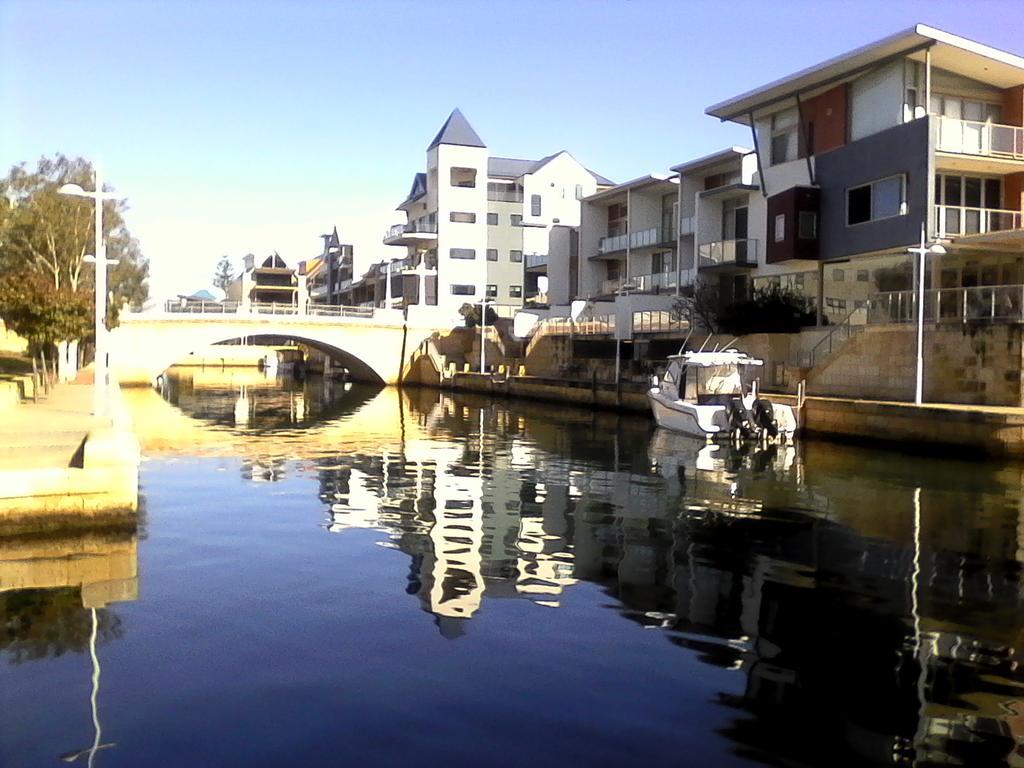 Mandurah Ocean Marina Chalets Екстер'єр фото