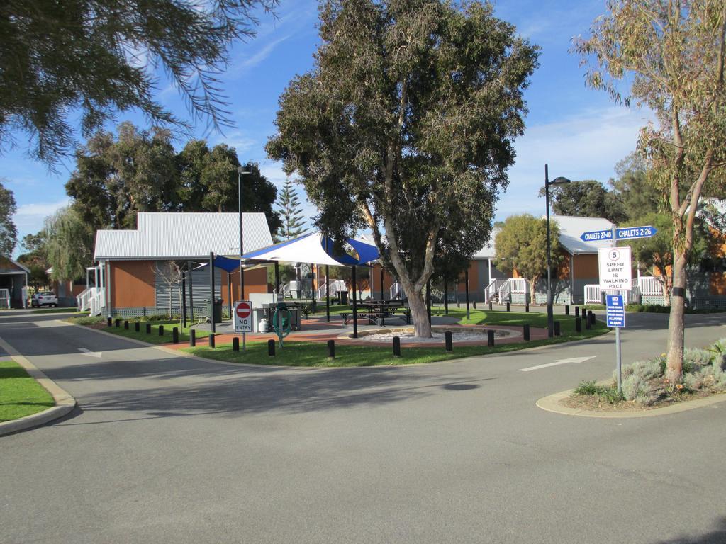 Mandurah Ocean Marina Chalets Екстер'єр фото