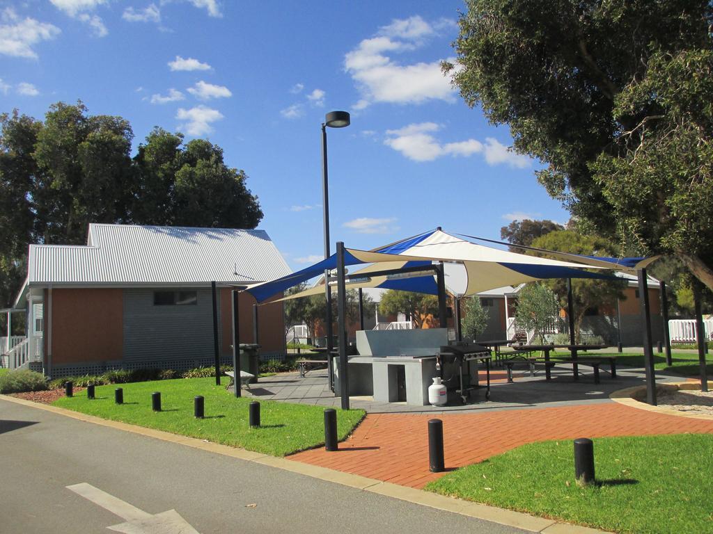 Mandurah Ocean Marina Chalets Екстер'єр фото