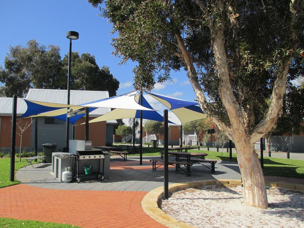 Mandurah Ocean Marina Chalets Екстер'єр фото