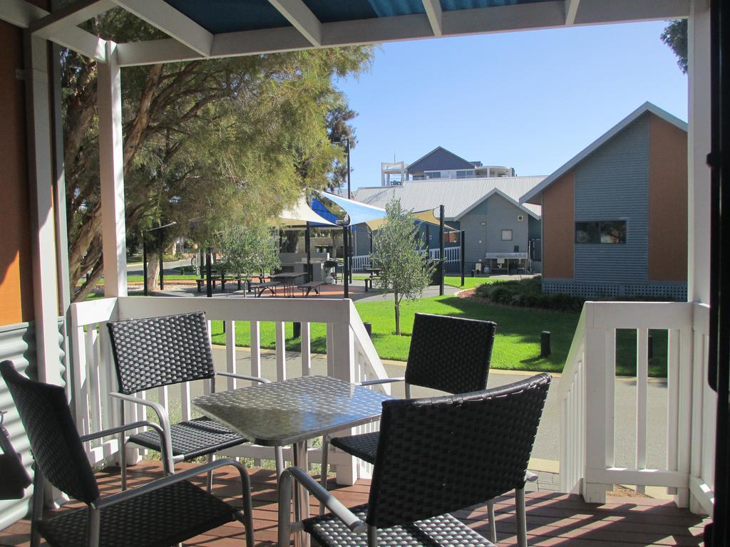Mandurah Ocean Marina Chalets Екстер'єр фото
