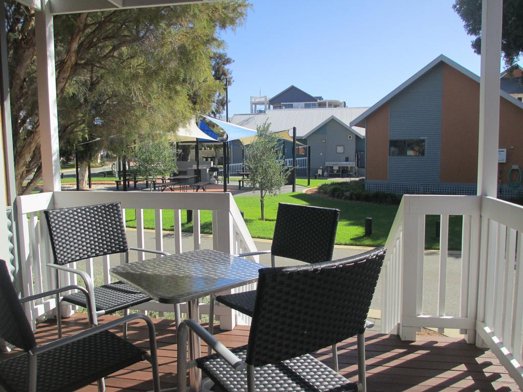 Mandurah Ocean Marina Chalets Екстер'єр фото